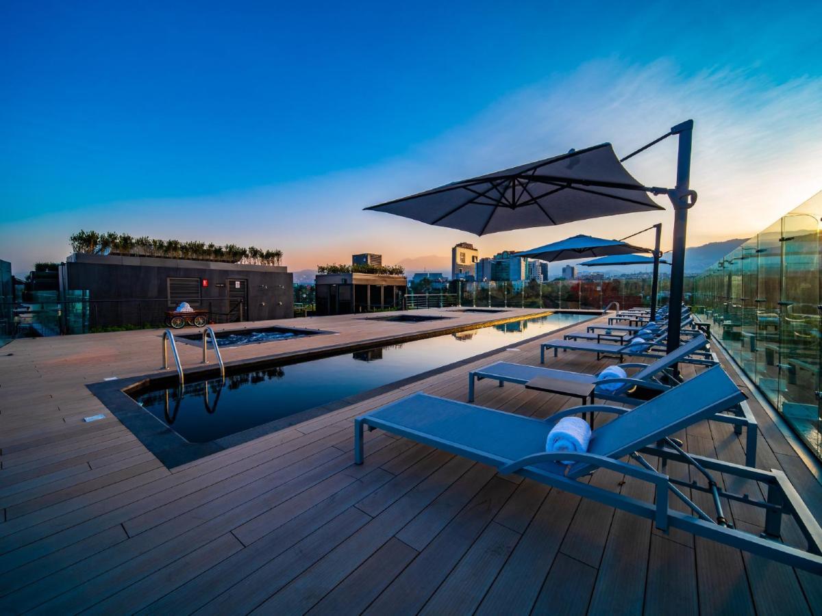 Galeria Plaza San Jeronimo Hotel Kota Meksiko Bagian luar foto Rooftop pool at the hotel
