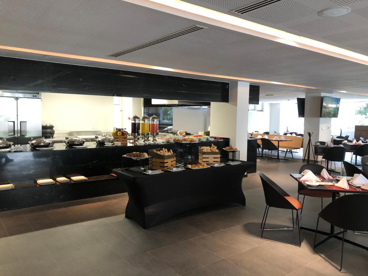 Galeria Plaza San Jeronimo Hotel Kota Meksiko Bagian luar foto The lounge at the airport