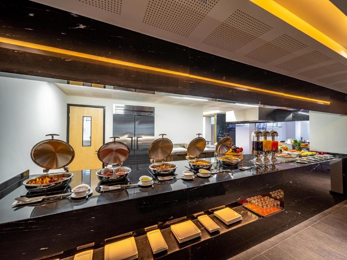 Galeria Plaza San Jeronimo Hotel Kota Meksiko Bagian luar foto The buffet at the lounge