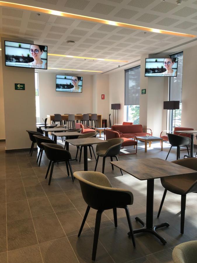 Galeria Plaza San Jeronimo Hotel Kota Meksiko Bagian luar foto VIP Lounge at the airport.